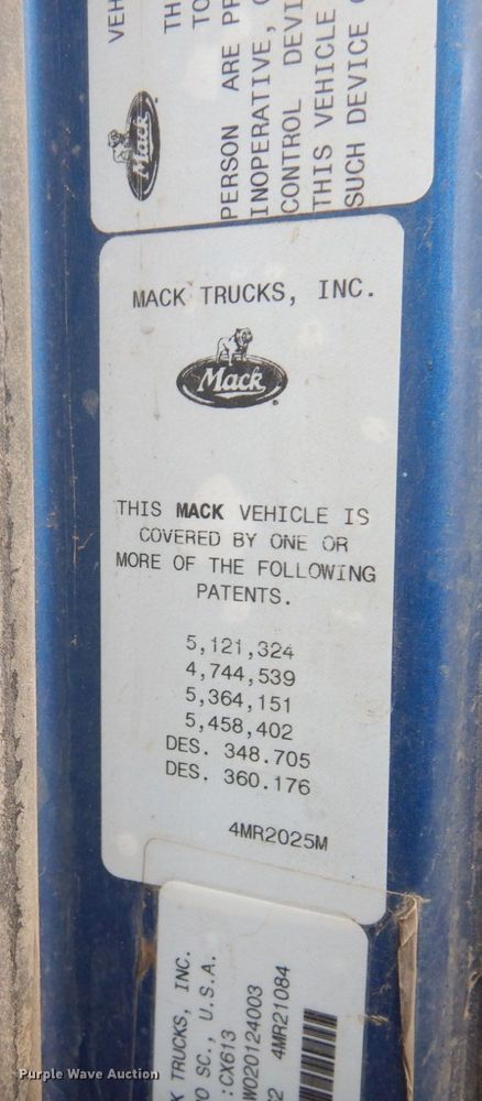 image for item MF9536 2002 Mack CX613  semi truck