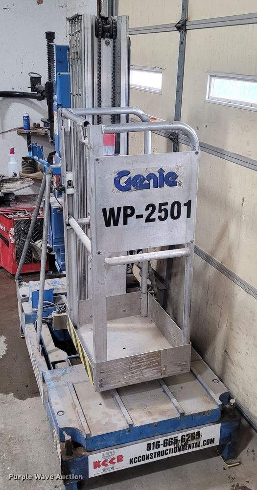 image for item BY9481 Genie IWP-25S  vertical lift