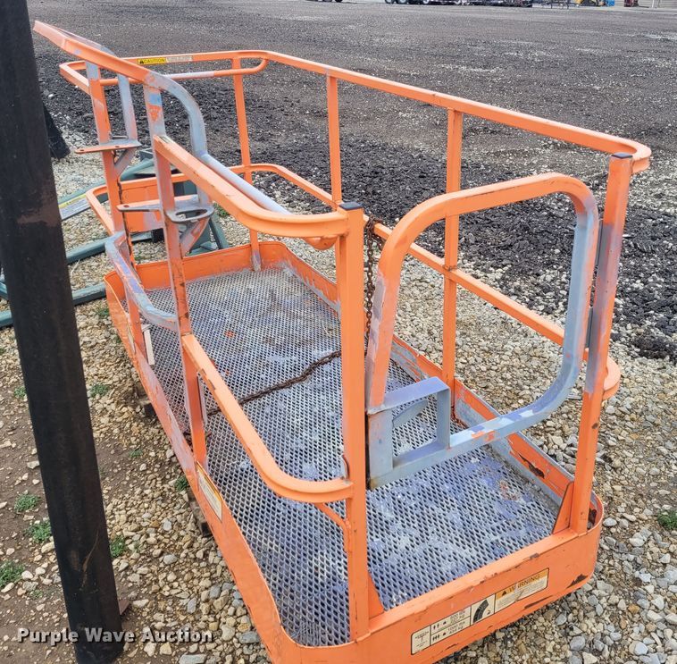 image for item BY9487 JLG  man lift basket