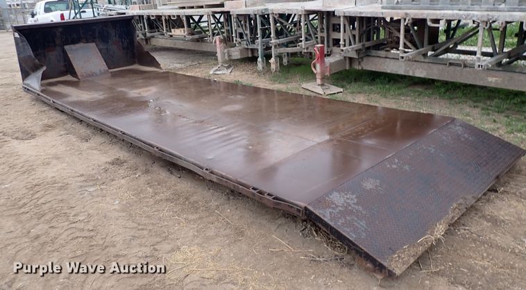 image for item DI1861 Steel roll-off bed