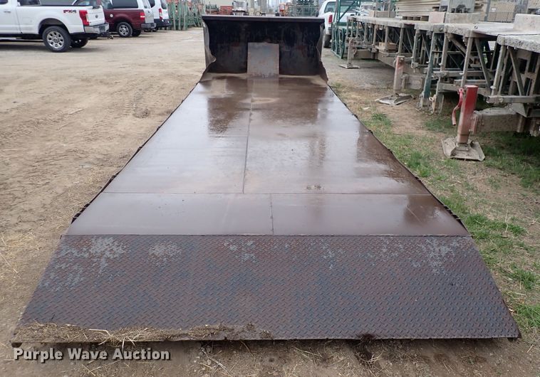 image for item DI1861 Steel roll-off bed