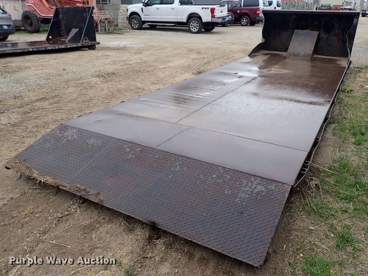 image for item DI1861 Steel roll-off bed