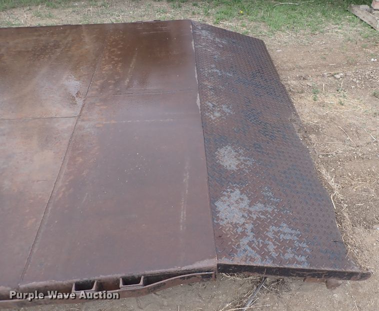 image for item DI1861 Steel roll-off bed