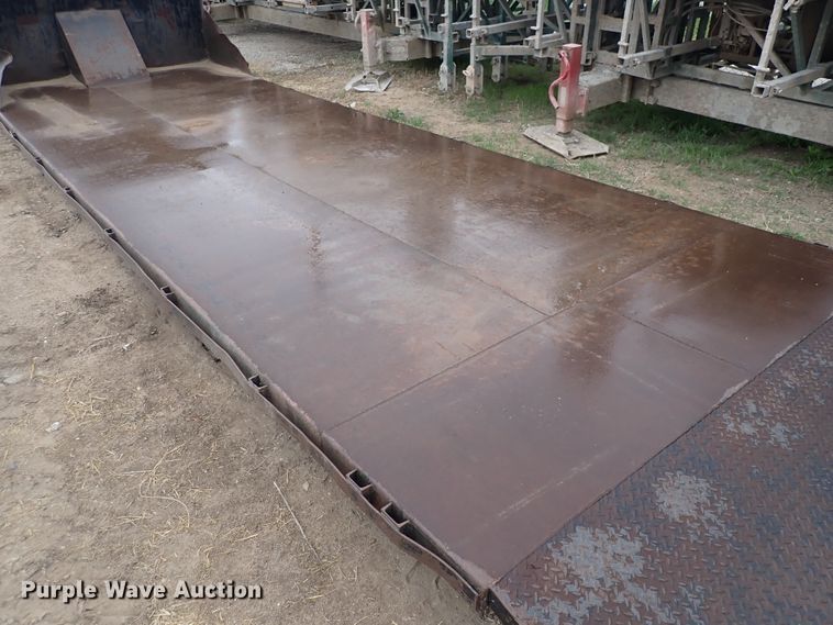 image for item DI1861 Steel roll-off bed