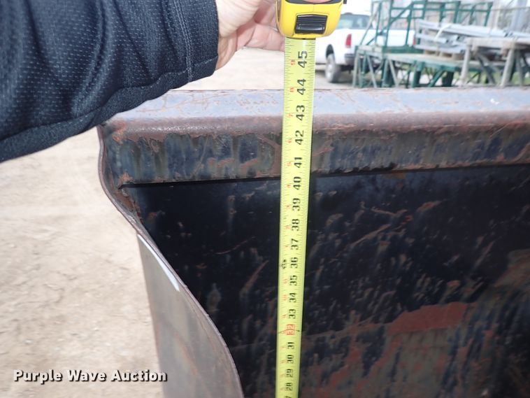 image for item DI1861 Steel roll-off bed