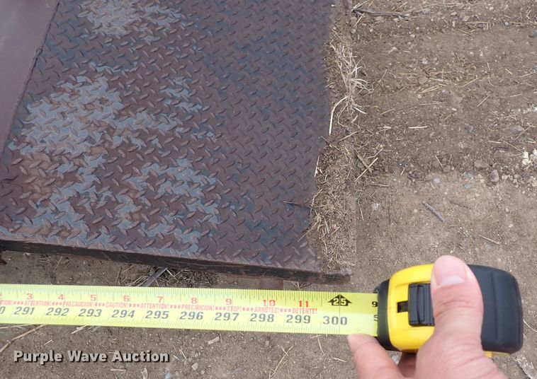 image for item DI1861 Steel roll-off bed