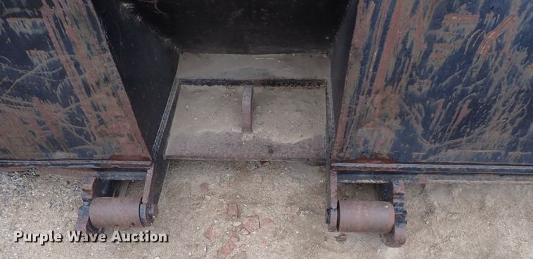 image for item DI1861 Steel roll-off bed