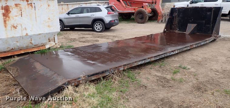 image for item DI1862 Steel roll-off bed