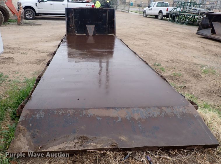 image for item DI1862 Steel roll-off bed