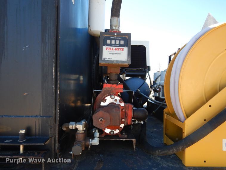 image for item DI8668 1993 International 4900  fuel / lube truck