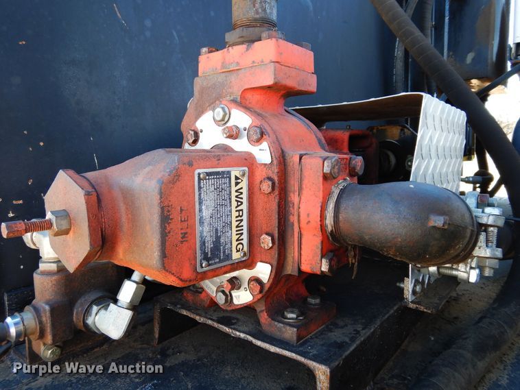 image for item DI8668 1993 International 4900  fuel / lube truck