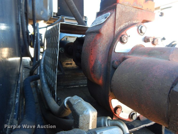 image for item DI8668 1993 International 4900  fuel / lube truck