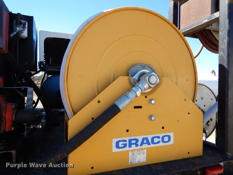 image for item DI8668 1993 International 4900  fuel / lube truck