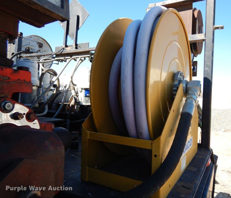 image for item DI8668 1993 International 4900  fuel / lube truck