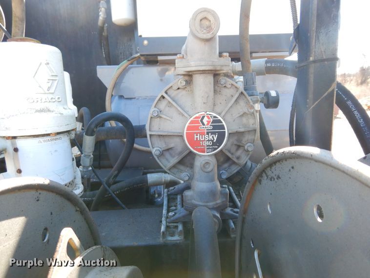 image for item DI8668 1993 International 4900  fuel / lube truck