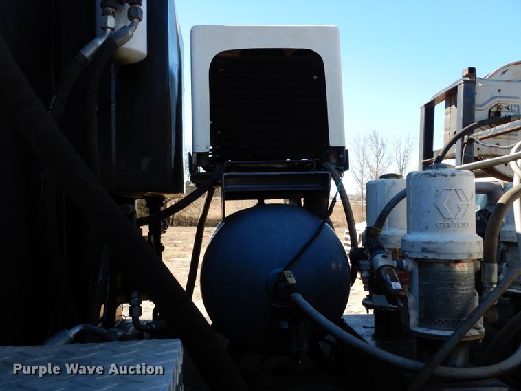 image for item DI8668 1993 International 4900  fuel / lube truck