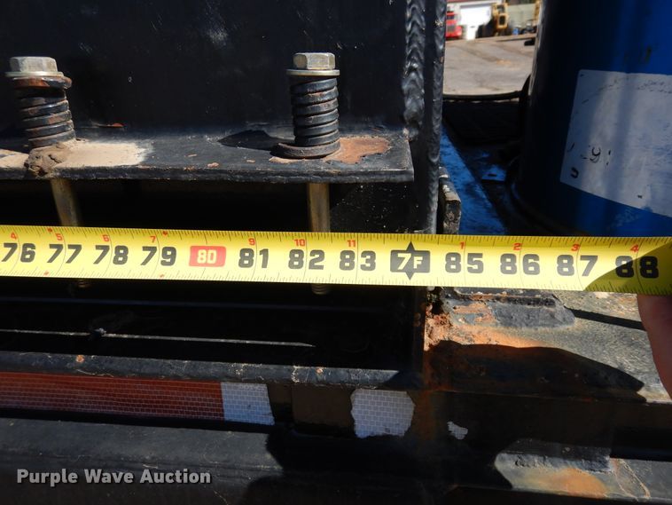 image for item DI8668 1993 International 4900  fuel / lube truck