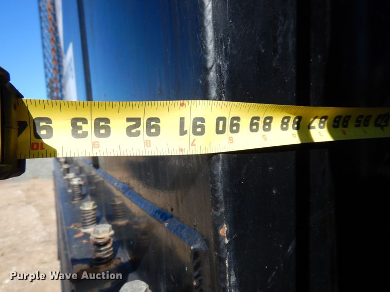 image for item DI8668 1993 International 4900  fuel / lube truck