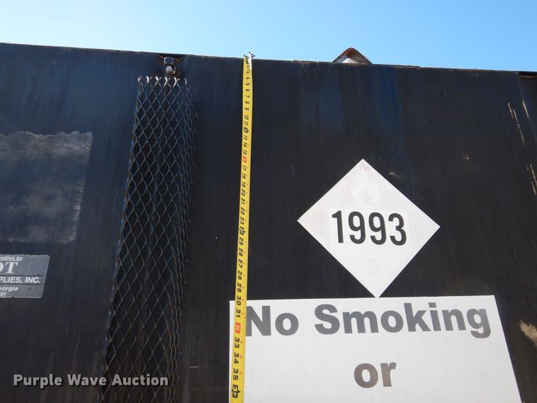 image for item DI8668 1993 International 4900  fuel / lube truck