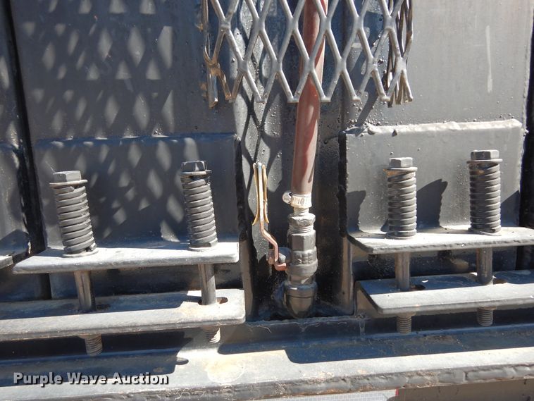 image for item DI8668 1993 International 4900  fuel / lube truck