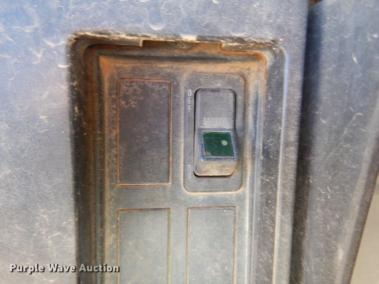 image for item DI8668 1993 International 4900  fuel / lube truck