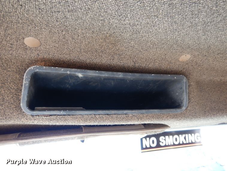 image for item DI8668 1993 International 4900  fuel / lube truck