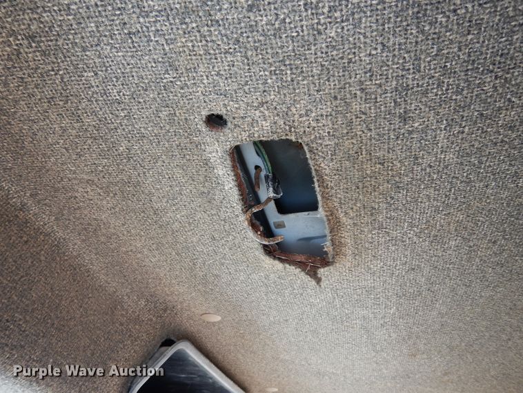 image for item DI8668 1993 International 4900  fuel / lube truck