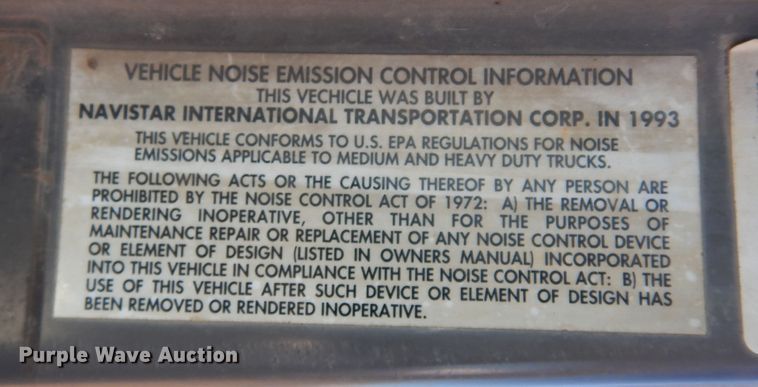 image for item DI8668 1993 International 4900  fuel / lube truck