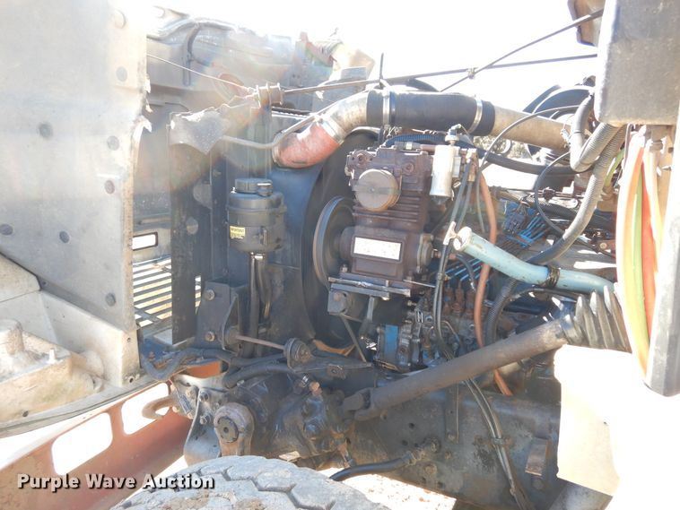 image for item DI8668 1993 International 4900  fuel / lube truck