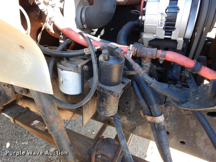 image for item DI8668 1993 International 4900  fuel / lube truck
