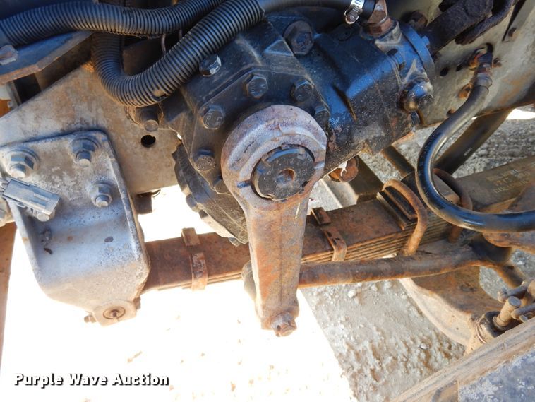 image for item DI8668 1993 International 4900  fuel / lube truck