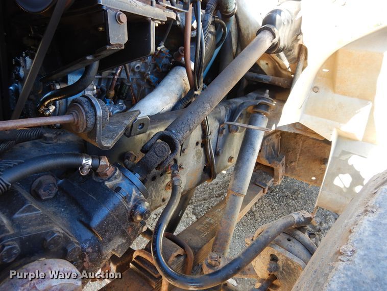 image for item DI8668 1993 International 4900  fuel / lube truck