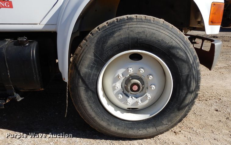 image for item DI8668 1993 International 4900  fuel / lube truck