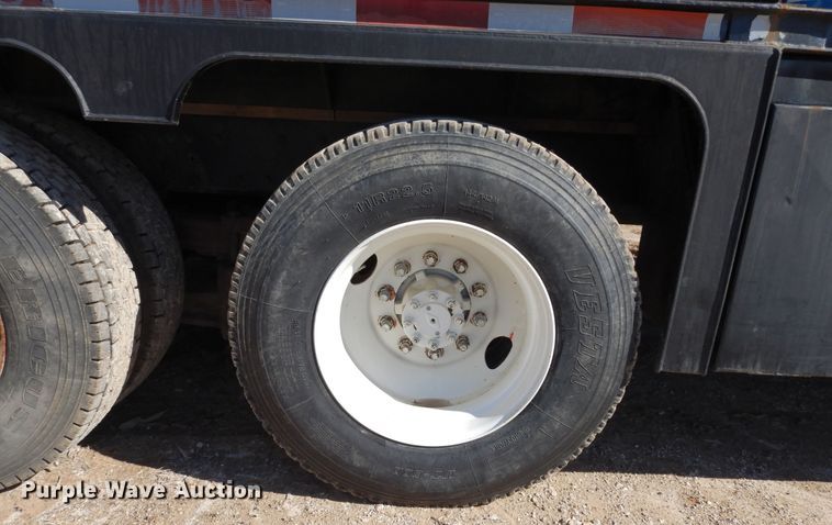 image for item DI8668 1993 International 4900  fuel / lube truck