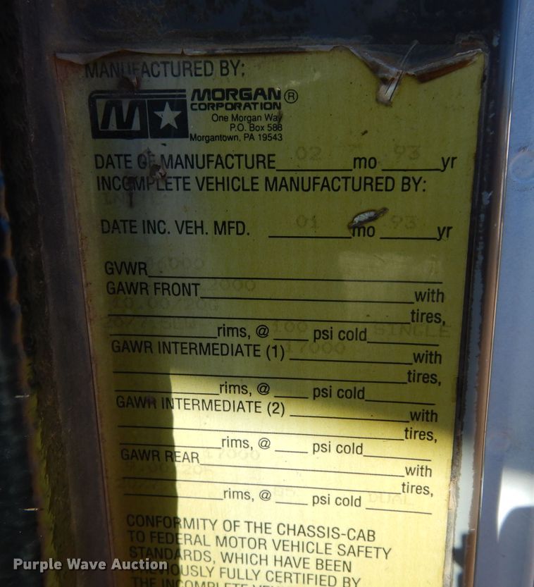 image for item DI8668 1993 International 4900  fuel / lube truck