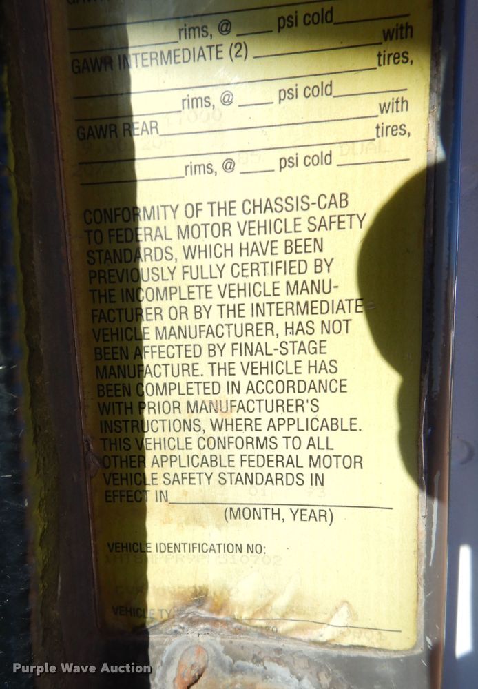 image for item DI8668 1993 International 4900  fuel / lube truck