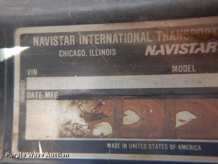 image for item DI8668 1993 International 4900  fuel / lube truck