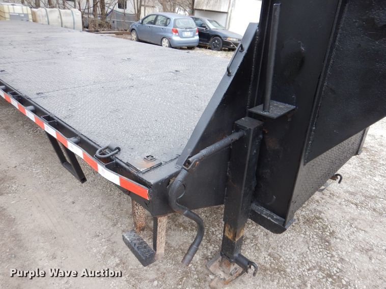 image for item DK1985 2011 PJ Trailer 60429  equipment trailer