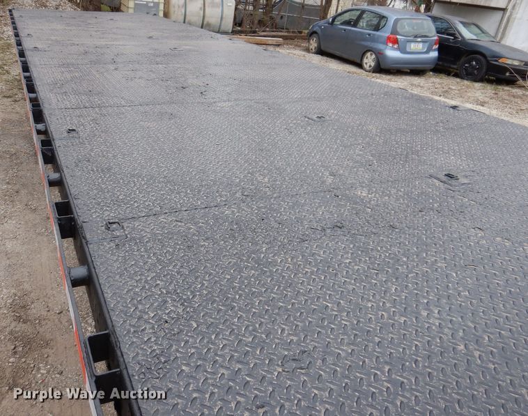 image for item DK1985 2011 PJ Trailer 60429  equipment trailer