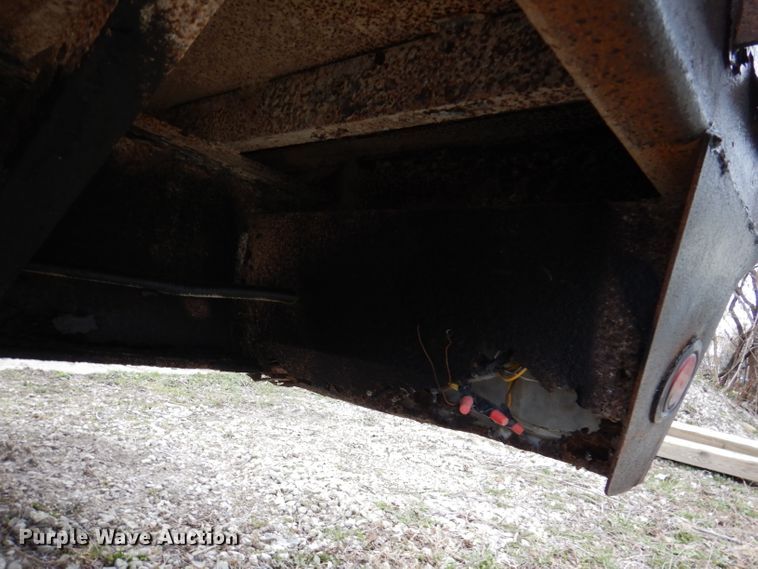 image for item DK1985 2011 PJ Trailer 60429  equipment trailer