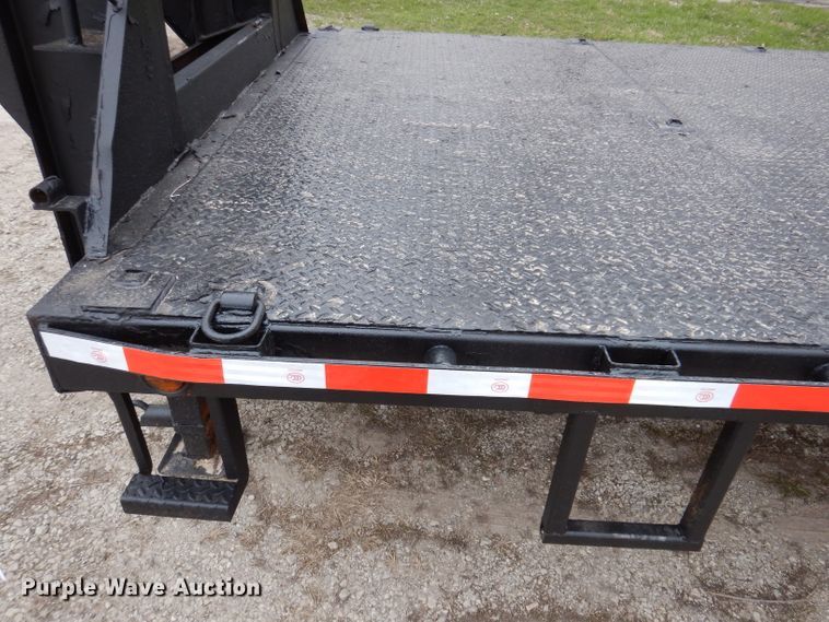 image for item DK1985 2011 PJ Trailer 60429  equipment trailer