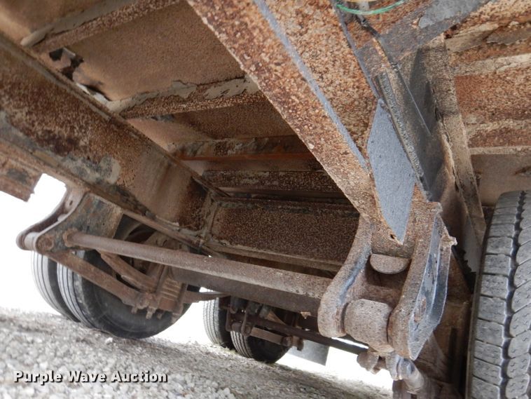 image for item DK1985 2011 PJ Trailer 60429  equipment trailer