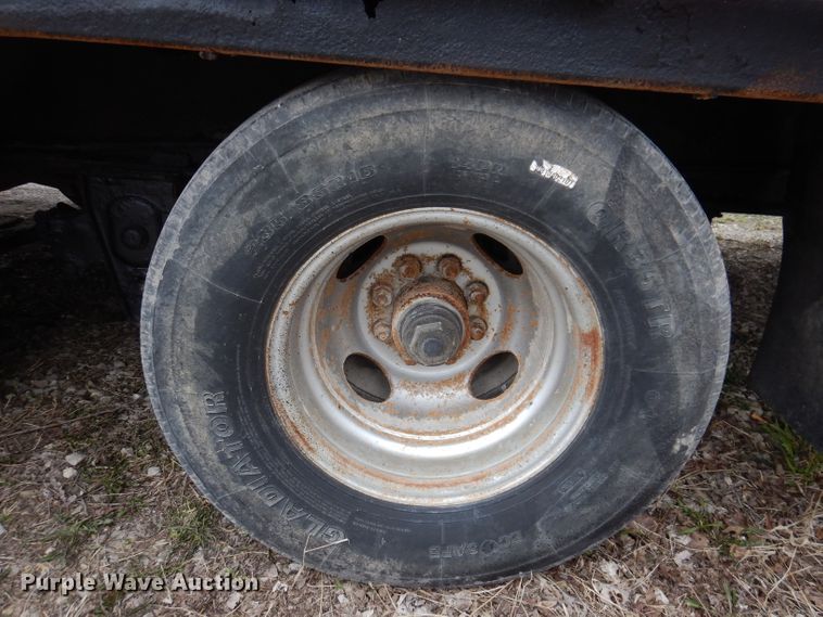 image for item DK1985 2011 PJ Trailer 60429  equipment trailer