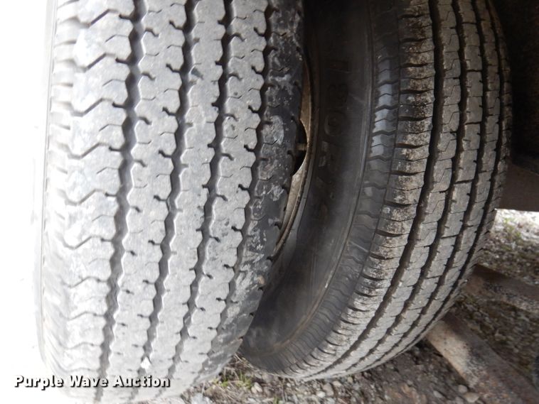 image for item DK1985 2011 PJ Trailer 60429  equipment trailer