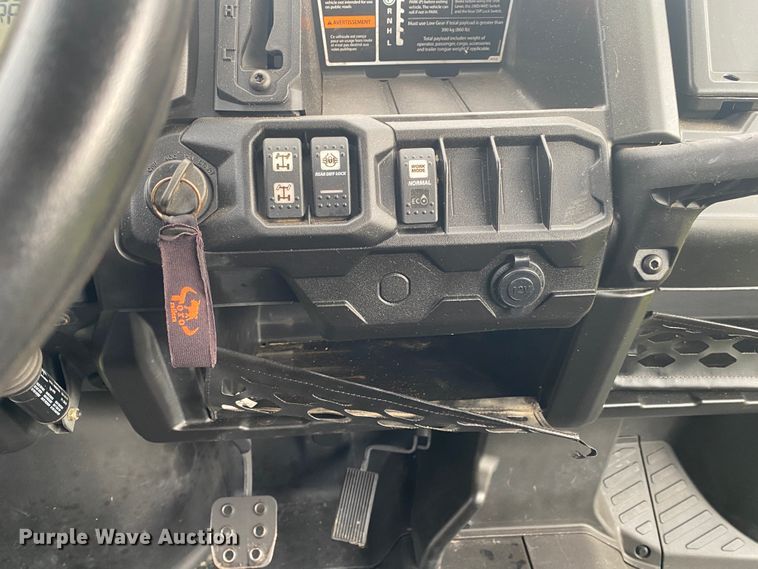 image for item DM4047 2018 Can-Am Defender Max XT HD8  utility vehicle