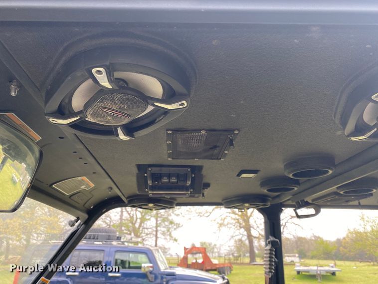 image for item DM4047 2018 Can-Am Defender Max XT HD8  utility vehicle