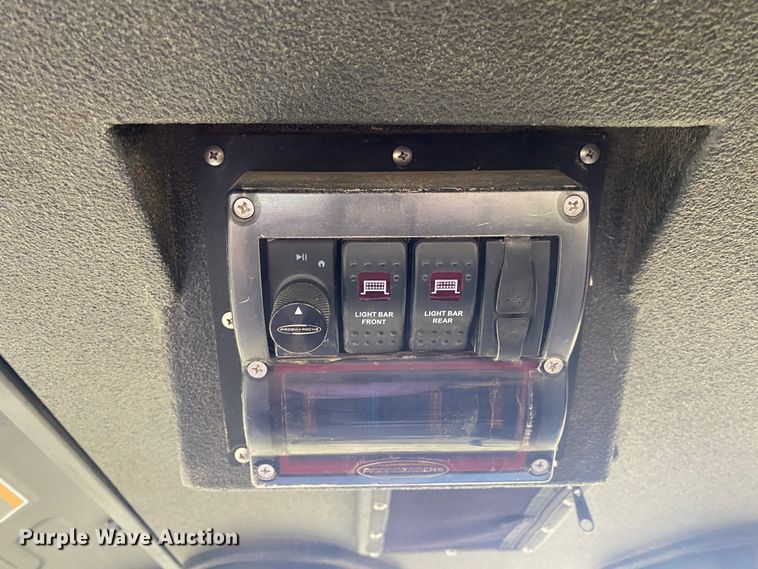 image for item DM4047 2018 Can-Am Defender Max XT HD8  utility vehicle