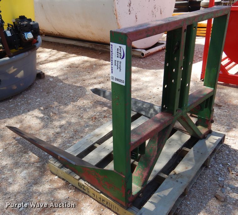 image for item DN0253 Bale forks