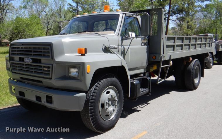 image for item DP3922 1985 Ford F700  dump flatbed truck