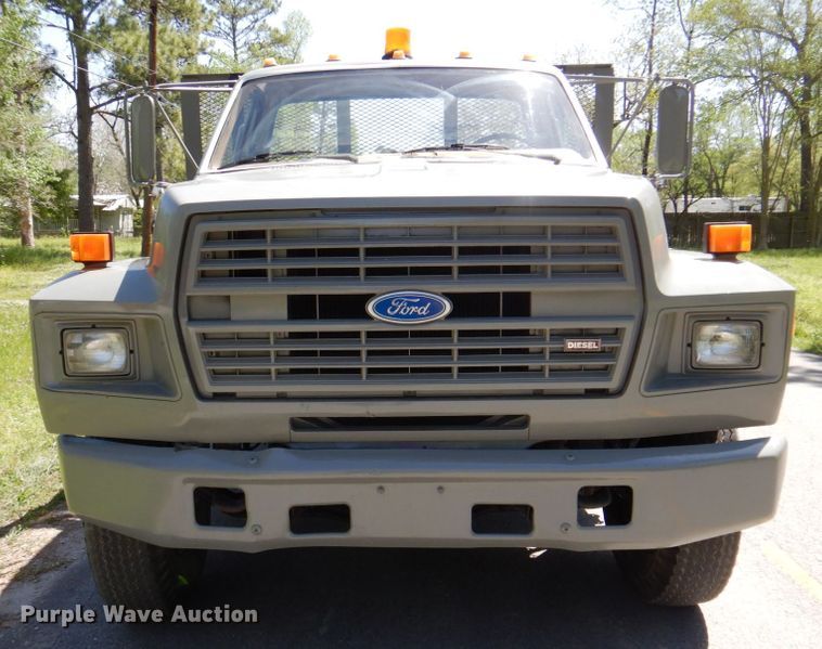 image for item DP3922 1985 Ford F700  dump flatbed truck